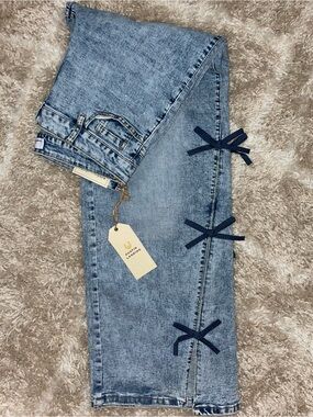 NWT Denim Jeans Low Rise Wide Leg with Side Bow Detail. Size 11.